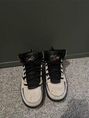 Jordan’s sneakers sz 11